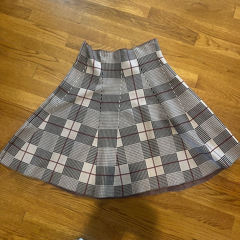 Max Studio NWOT ladies fit and flare skirt. Size M/L. Black brown burgundy - Picture 4 of 15